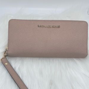 MK- Michael Kors continental wristlet wallet